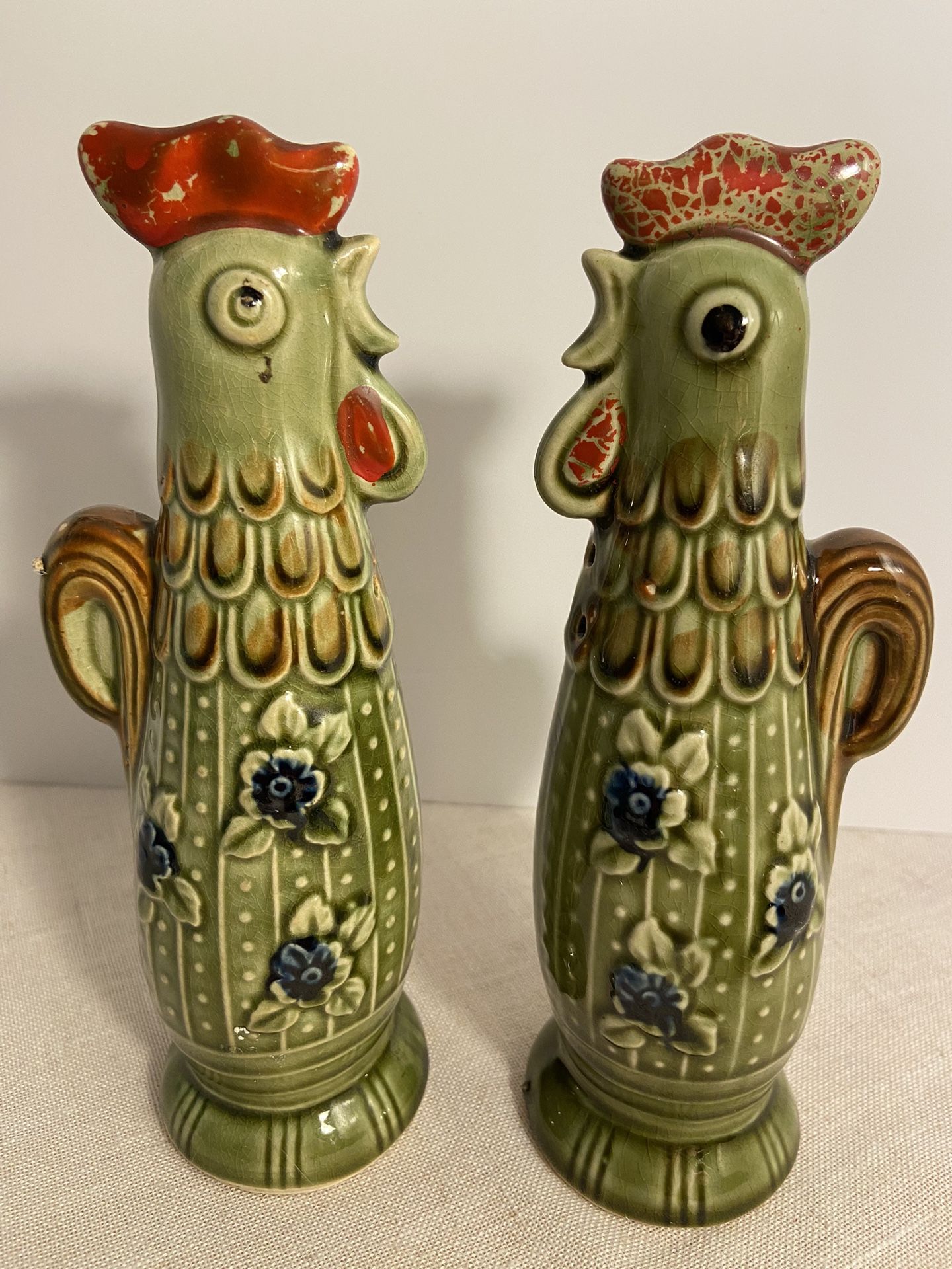 Vintage Ceramic Rooster salt and pepper shakers Quon Quon Japan hen Figurine SET