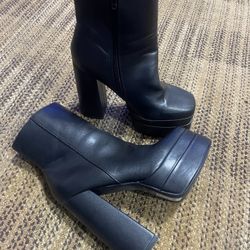 Botas Para Mujer $10 Talla 7.5 