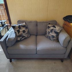 Selling Love Sofa, Perfect Condition 