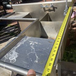 Stainless steel sink