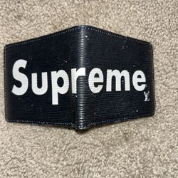 Supreme x LV wallet 