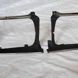 Toyota Corolla 82-83. Headlight bezels. TE72