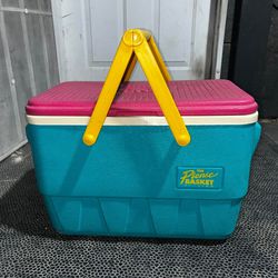 Small Vintage "The Picnic Basket BY IGLOO" Cooler