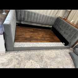 queen size day bed 