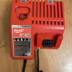 Milwaukee Dual M12 And M18 Rapid Battery Charger