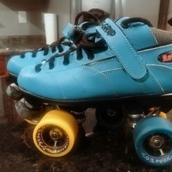 LIKE NEW ROLLER DERBY SKATES 