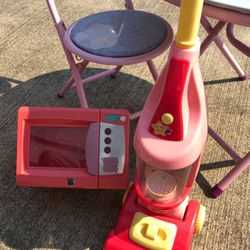 Vacuum and microwave for kids pretending kitchen
