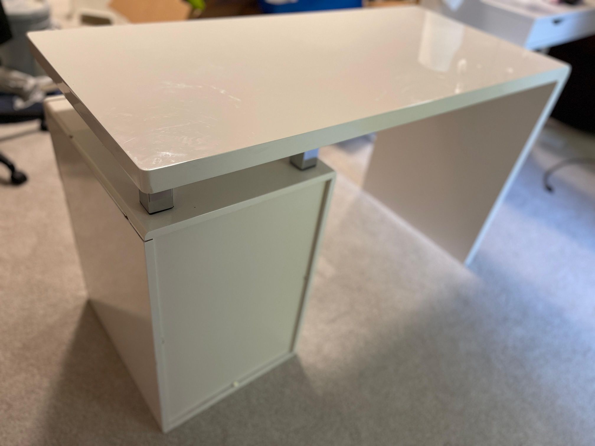 White Office Desk And Chair