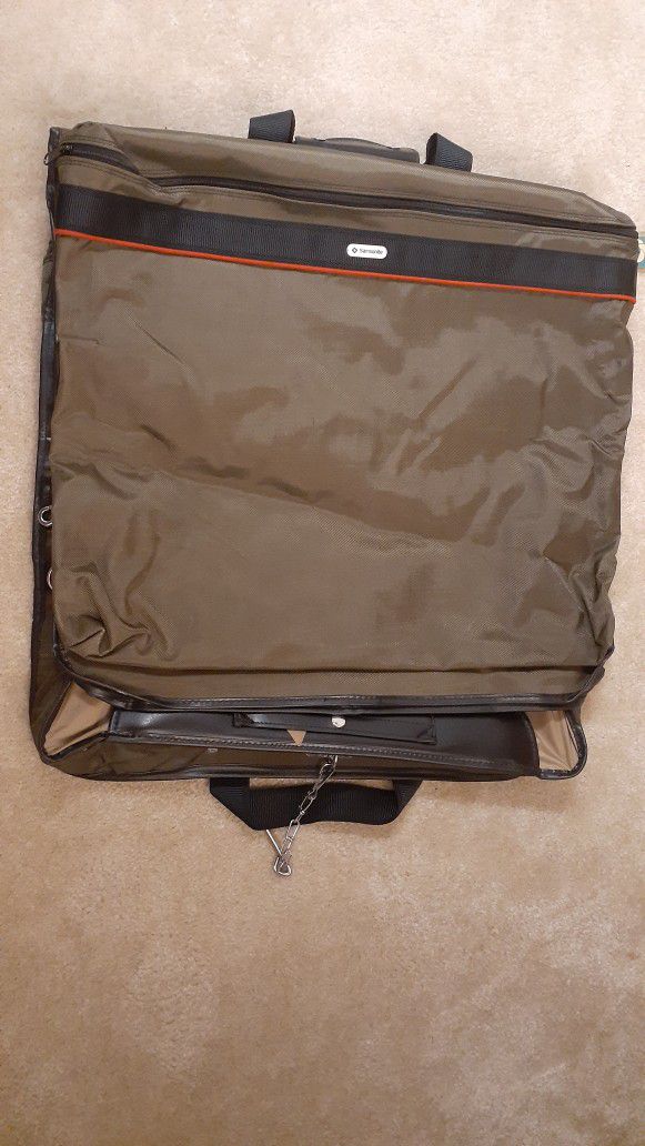 Travel Bag (Samsonite). Heavy Duty Travel bag for business suits & clothing. Excelled condition. Retail price $99. My price $15