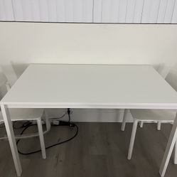Table With 2 Chairs