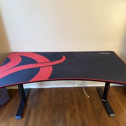 Arozzi Gaming Table 