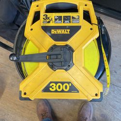 DEWALT 300ft
