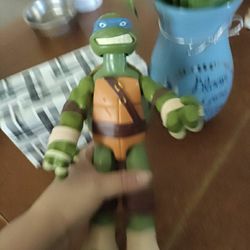 JUMBO SIZE TURTLE-  ( LEONARDO).         PICK ⛏️ UP ONLY