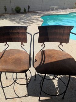 2 Bar stools