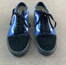 Vans lighting blue & black sneakers men’s size 7.5 women’s size 9