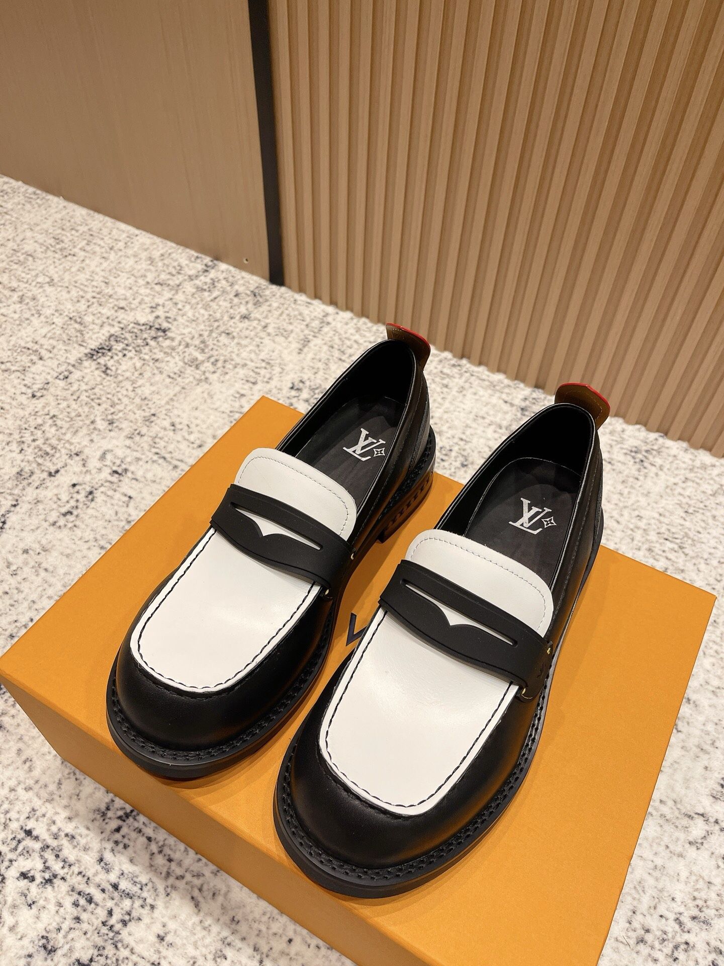 Women’s Casual Leather Shoes