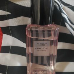 Women's Parfume Fragrance Mist (BOMBSHELL SEDUCTION) by Victoria Secret