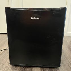 🍾🍻🧊Galanz 1.7 Cu ft Single Door Mini Fridge GL17BK