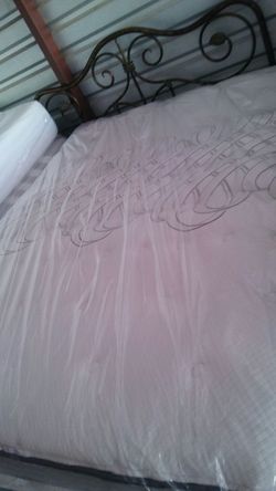 Sealy Posturepedic Queen Mattress Set
