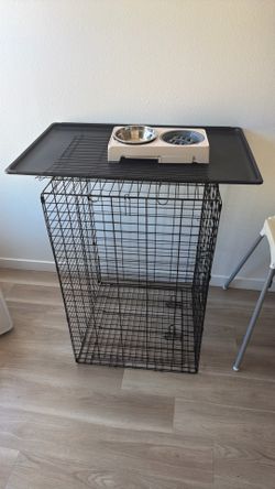 Dog crate/bowls