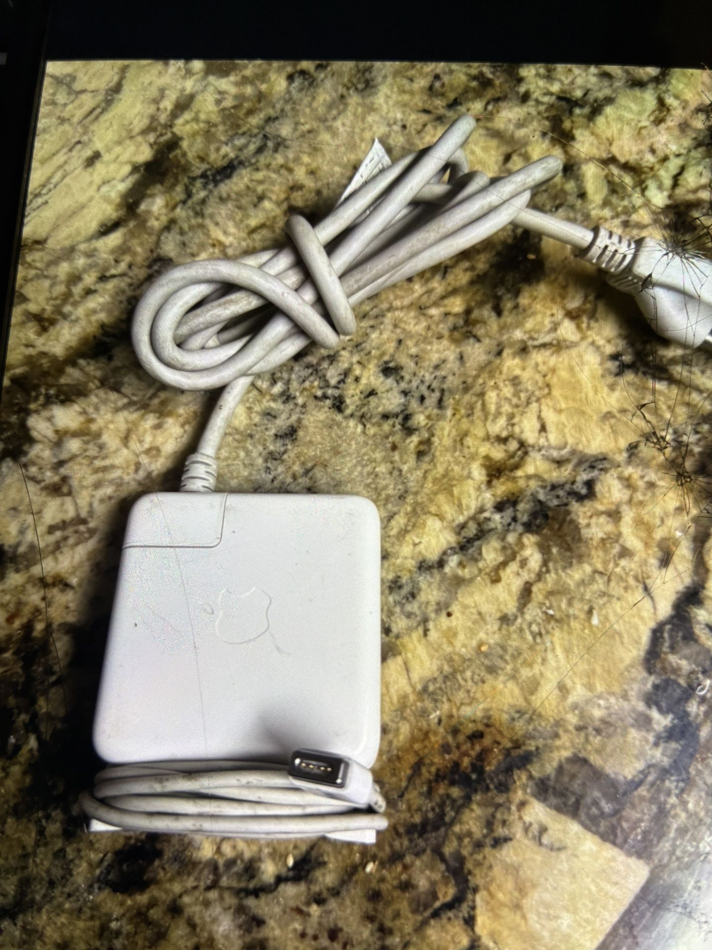 Genuine Apple 60W MagSafe1 Charger