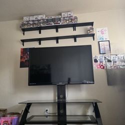 TV W/ Glass Stand