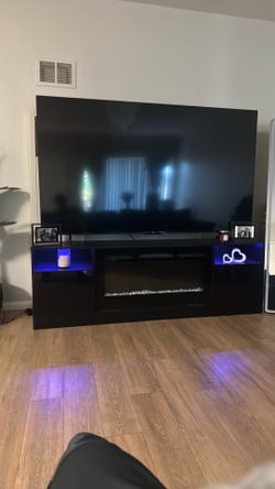 Tv stand and 75inch tv