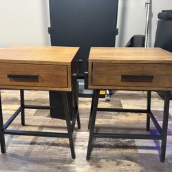 2 Bedside Stands 