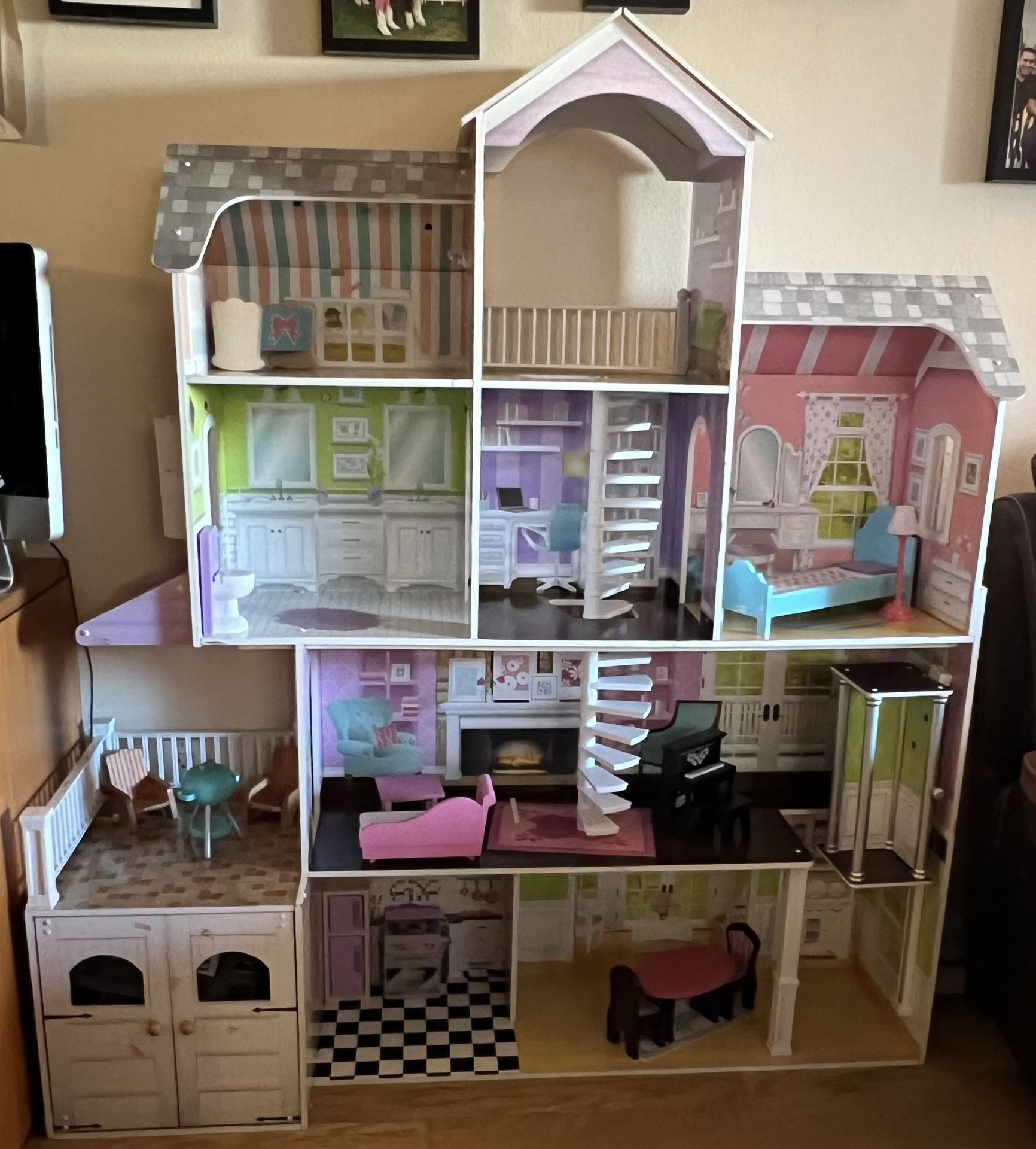 Doll House 