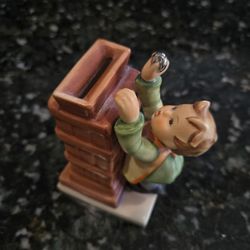 Goebel M.I. Hummel "Little Thrifty" coin bank figurine (Hum 118)