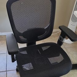 Staples Hyken Mesh Task Chair