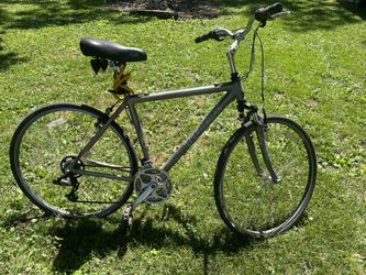 20 Trek 7100 Multitrack Hybrid Bike 21 Speed. for Sale in