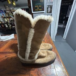 Uggs Each $30 Size 7