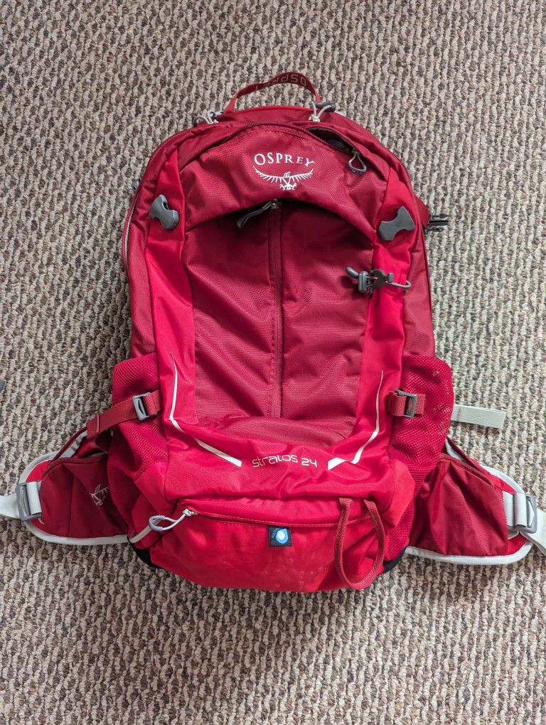 New Osprey Stratos 24 Backpack Day Bag Daypack Size Small Hiking Travel Camping Backpacking Rain Cover Water Bladder Holder REI Gregory Deuter 