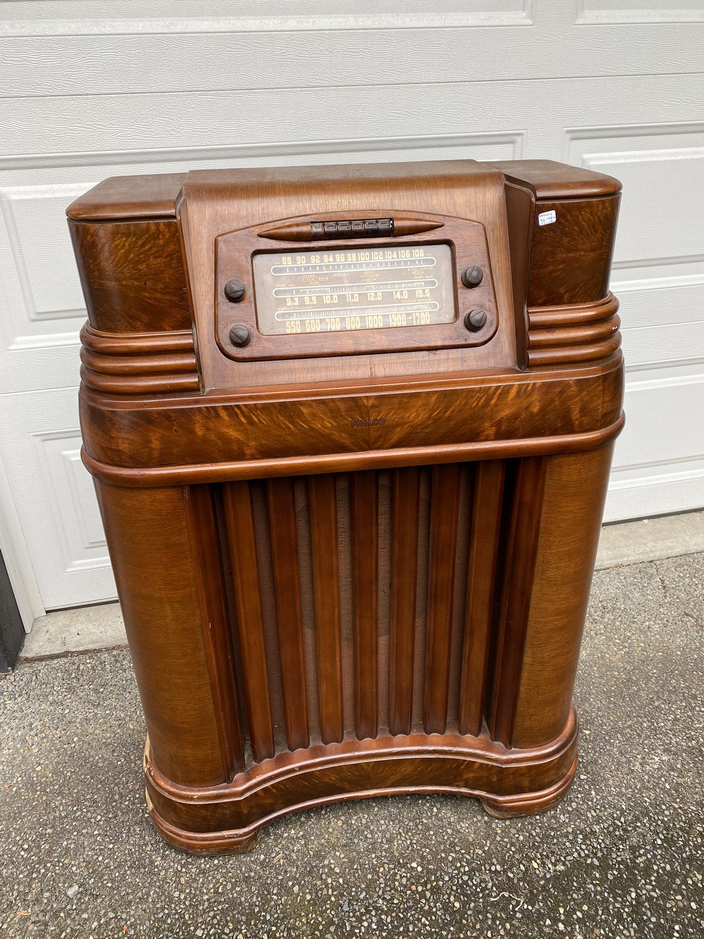 Vintage Console Radio Philco 46-480 