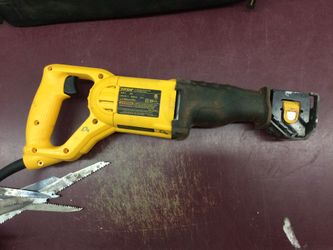 Dewalt Heavy Duty Reciprocating Saw / Sawzall + Case + Blades