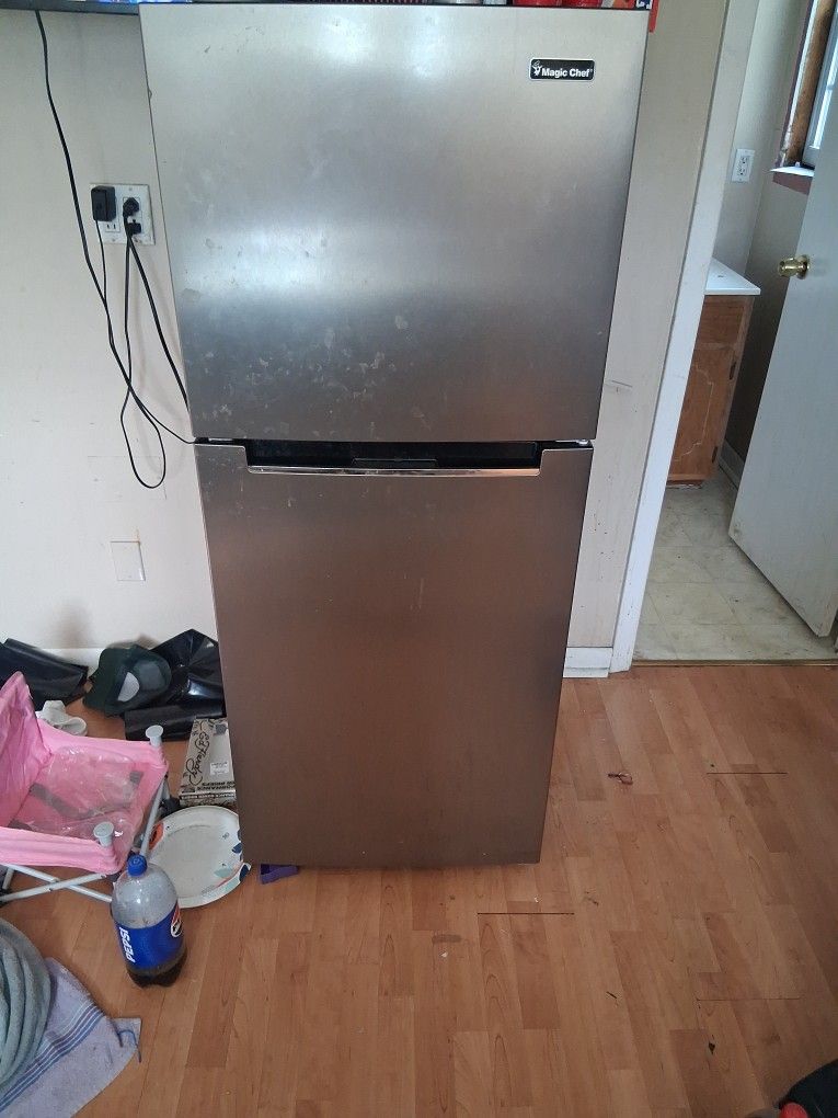 Magic Chef  Frezer 