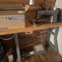 Singer Sewing Machine 