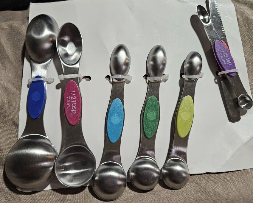 Measuring Spoons With Leveler
