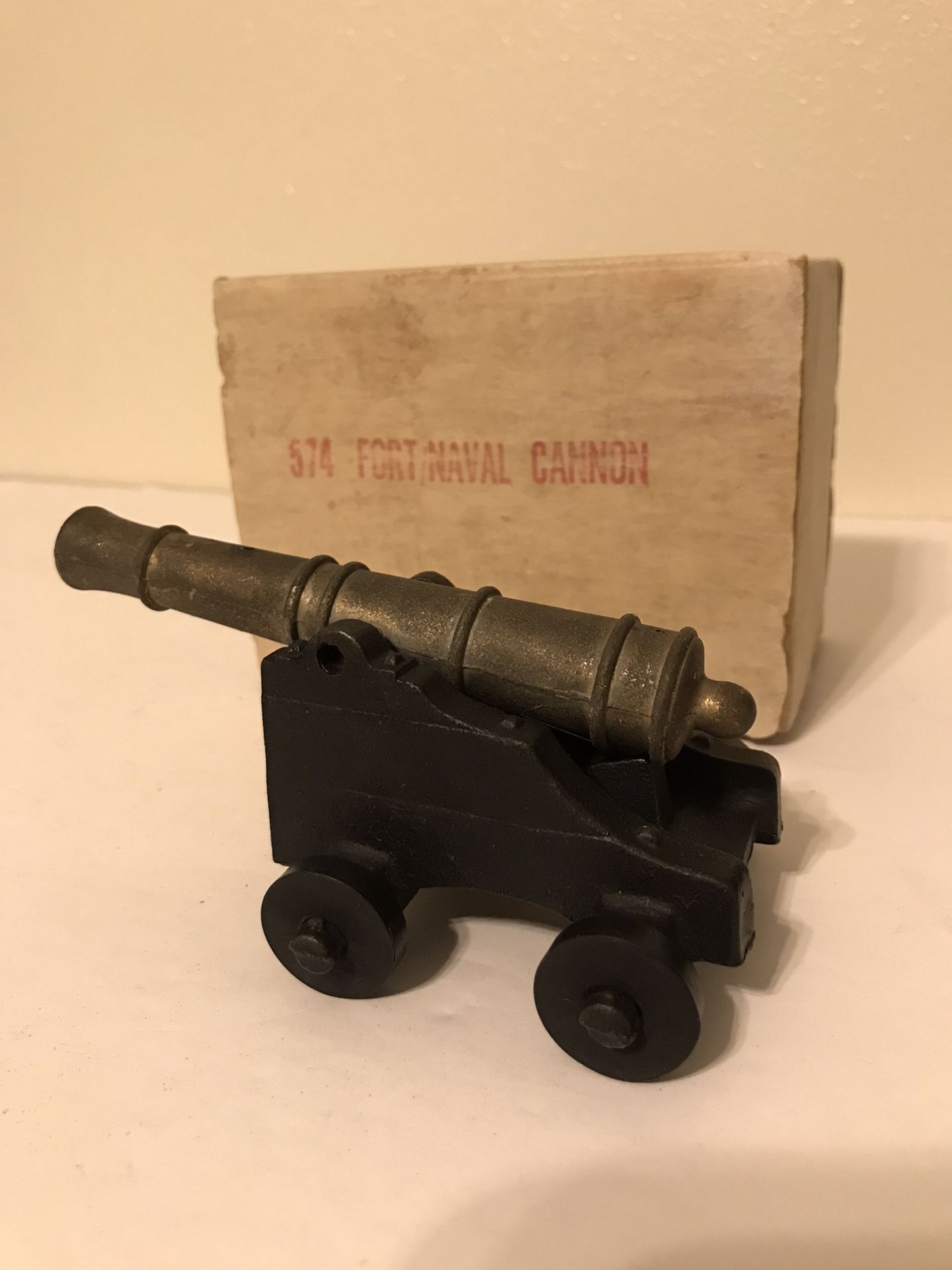 Vintage Miniature 5 1/2” Metal Penncraft Mt Penn PA 574 Fort/Naval Cannon