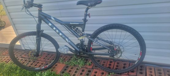 26” IBEX Mountain Bike – Full Suspension, Disc Brakes – Needs Air