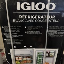 IGLOO MINI FRIDGE BRAND NEW