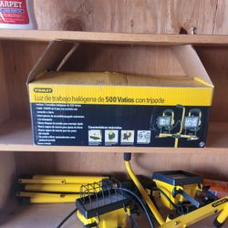 Luz De Trabajo Stanley Con  Tripoli