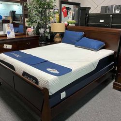 Alisdair Dark Brown Sleigh Bedroom Set (Queen and King