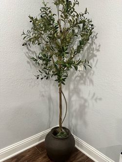 Plastic Olive tree with pot
