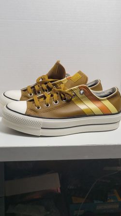 Low-Top Platform Converse
Leather material
super cute retro design!
Limited