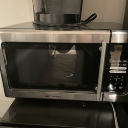 MICROWAVE - PERFECT FOR COLLEGE 