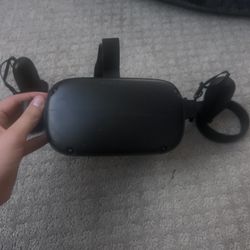 Oculus Quest VR Headset with Controllers