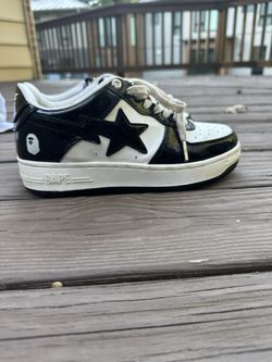 Bapesta CREAM WHITE AND BLACK (100% authentic ready to negotiate)