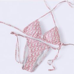 Dreamy pink & white bikini set with luxe inspired monogram print 💗 